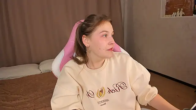 Snapshot of Colleen_Blake chatting on 10.01.25 Colleen Blake online show from 10.01.25