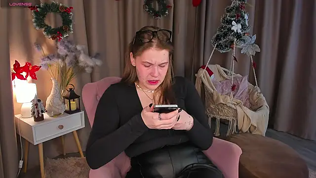 Snapshot of Colleen_Blake chatting on 11.26.25 Colleen Blake online show from 11.26.25