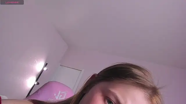 Snapshot of Colleen_Blake chatting on 11.28.25 Colleen Blake online show from 11.28.25