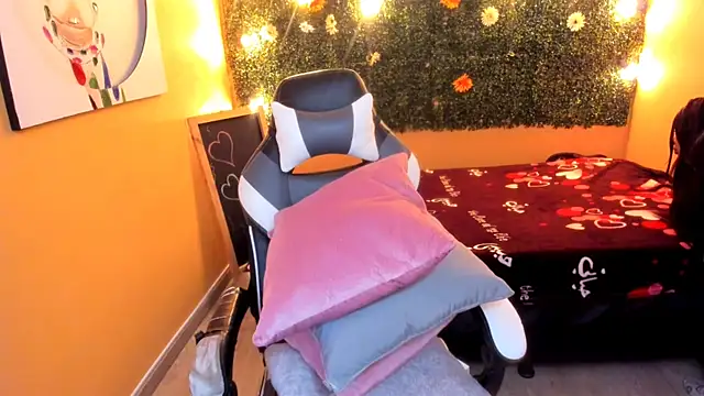 Tiffany sander online show from 02.05.25