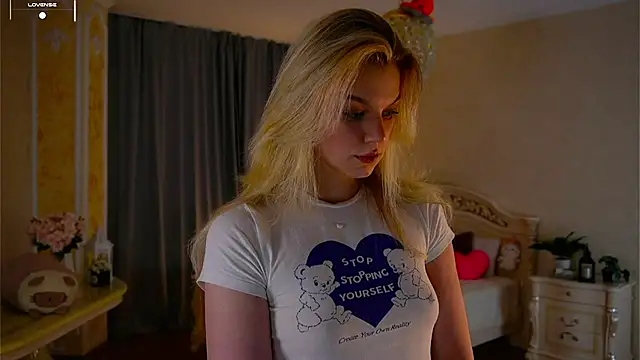 Snapshot of EdlinAlliston chatting on 09.13.25 EdlinAlliston online show from 09.13.25