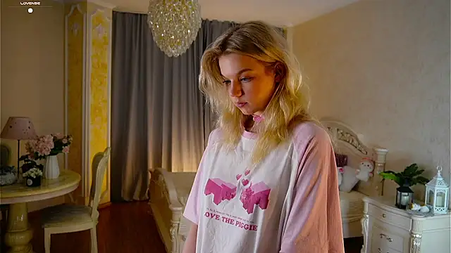 Snapshot of EdlinAlliston chatting on 09.16.25 EdlinAlliston online show from 09.16.25