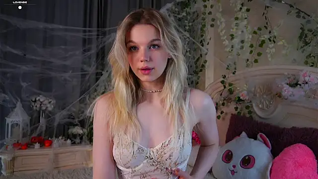 Snapshot of EdlinAlliston chatting on 11.02.25 EdlinAlliston online show from 11.02.25