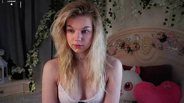 Snapshot of EdlinAlliston chatting on 11.03.25 EdlinAlliston online show from 11.03.25