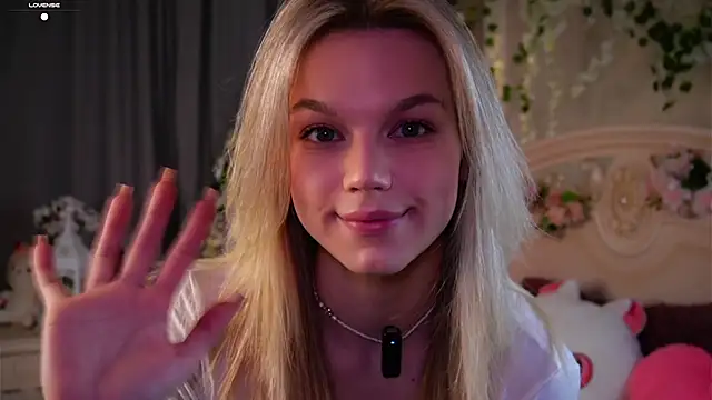 Snapshot of EdlinAlliston chatting on 11.05.25 EdlinAlliston online show from 11.05.25