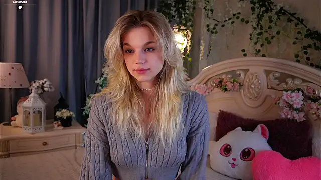 Snapshot of EdlinAlliston chatting on 11.10.25 EdlinAlliston online show from 11.10.25