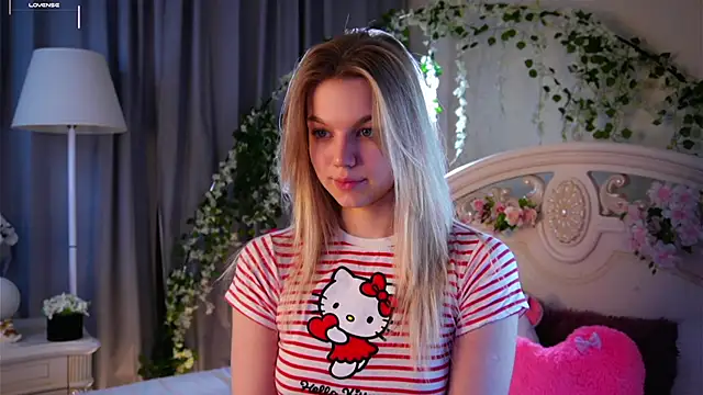 Snapshot of EdlinAlliston chatting on 11.15.25 EdlinAlliston online show from 11.15.25