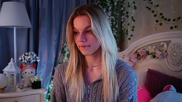 Snapshot of EdlinAlliston chatting on 12.01.25 EdlinAlliston online show from 12.01.25