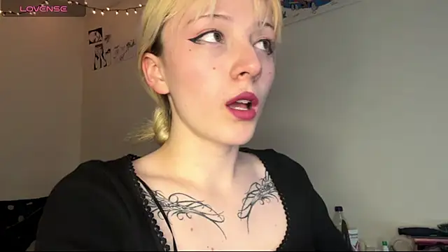 Cloe five online show from 10.16.25