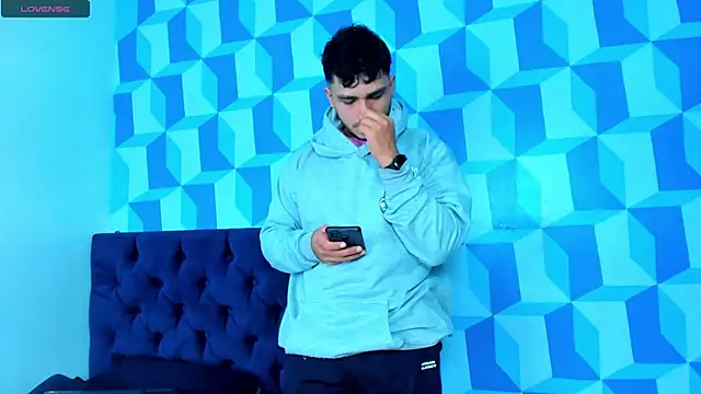 Snapshot of jeisonstark chatting on 02.14.25 jeisonstark online show from 02.14.25