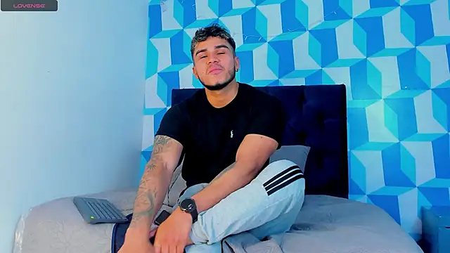 Snapshot of jeisonstark chatting on 03.10.25 jeisonstark online show from 03.10.25