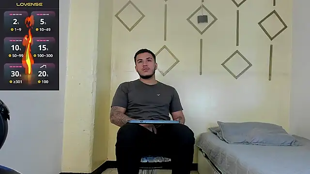 Snapshot of jeisonstark chatting on 10.08.25 jeisonstark online show from 10.08.25