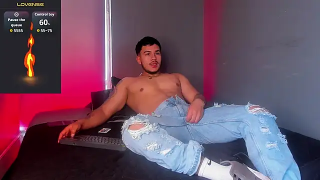 Snapshot of jeisonstark chatting on 11.21.25 jeisonstark online show from 11.21.25