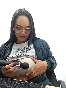 Snapshot of Sara-77 chatting on 01.27.25 Sara-77 online show from 01.27.25