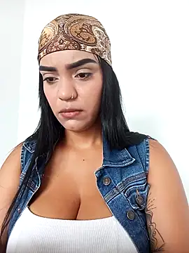 Snapshot of Sara-77 chatting on 10.01.25 Sara-77 online show from 10.01.25