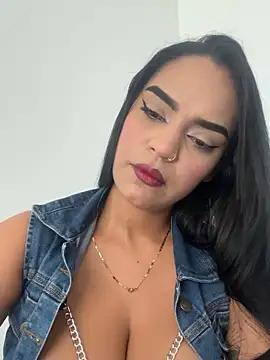 Snapshot of Sara-77 chatting on 10.31.25 Sara-77 online show from 10.31.25