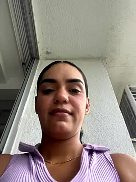 Snapshot of Sara-77 chatting on 11.28.25 Sara-77 online show from 11.28.25