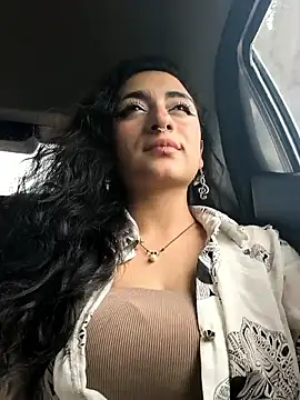 Snapshot of Lila_Desiree chatting on 10.01.25 Lila Desiree online show from 10.01.25