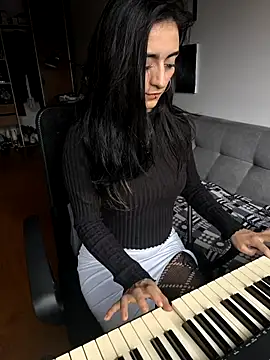 Snapshot of Lila_Desiree chatting on 11.13.25 Lila Desiree online show from 11.13.25