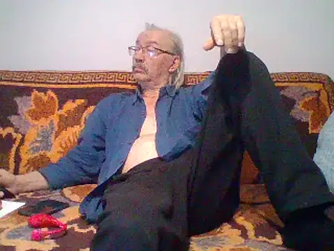 Snapshot of loverboyxxx69 chatting on 02.19.25 loverboyxxx69 online show from 02.19.25