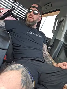 Snapshot of Beardedtattood chatting on 07.25.26 Beardedtattood online show from 07.25.26