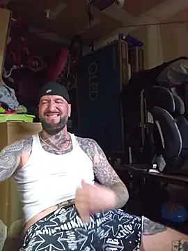Snapshot of Beardedtattood chatting on 07.28.26 Beardedtattood online show from 07.28.26
