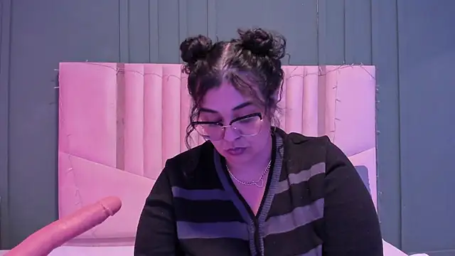 Snapshot of Reginavegaa chatting on 02.04.25 Reginavegaa online show from 02.04.25