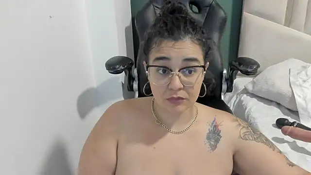 Snapshot of Reginavegaa chatting on 02.12.25 Reginavegaa online show from 02.12.25