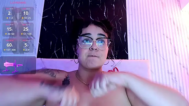 Snapshot of Reginavegaa chatting on 02.22.25 Reginavegaa online show from 02.22.25