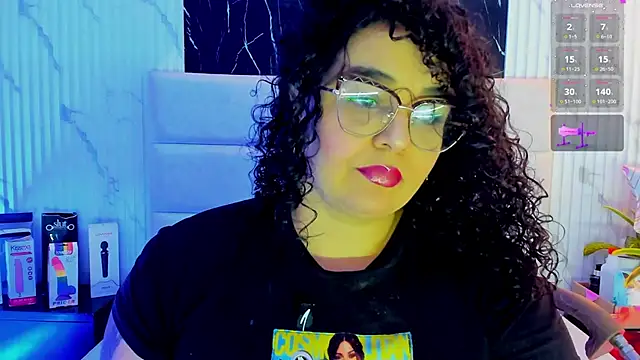 Snapshot of Reginavegaa chatting on 10.15.25 Reginavegaa online show from 10.15.25