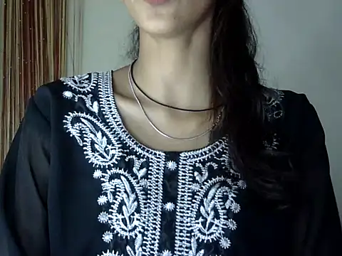 MAAYRA 09 online show from 10.03.25