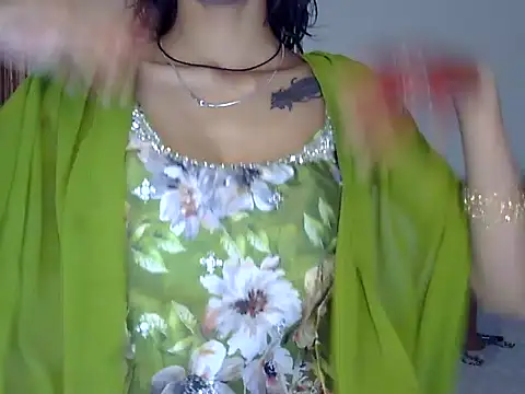 MAAYRA 09 online show from 10.11.25