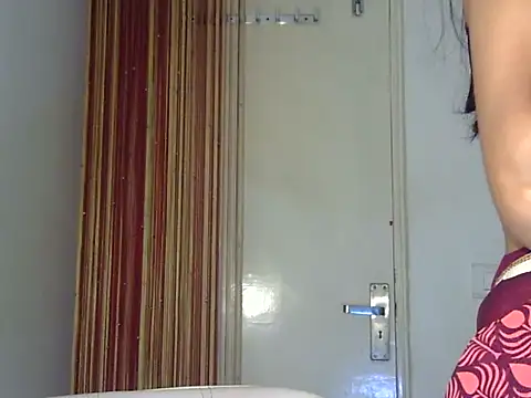 MAAYRA 09 online show from 11.09.25