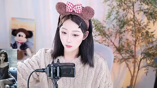 Snapshot of Arwyn-rr chatting on 12.20.24 Arwyn-rr online show from 12.20.24