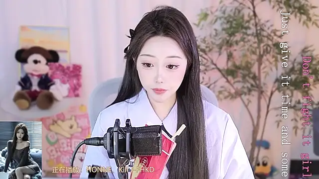 Snapshot of Arwyn-rr chatting on 03.06.25 Arwyn-rr online show from 03.06.25