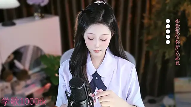 Snapshot of Arwyn-rr chatting on 09.09.25 Arwyn-rr online show from 09.09.25