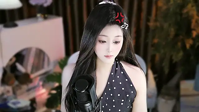 Snapshot of Arwyn-rr chatting on 10.21.25 Arwyn-rr online show from 10.21.25