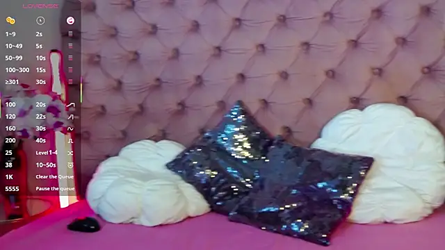 Snapshot of Erikka__ chatting on 09.24.25 Erikka online show from 09.24.25