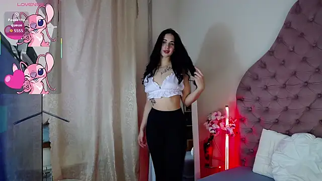 Snapshot of Erikka__ chatting on 10.20.25 Erikka online show from 10.20.25