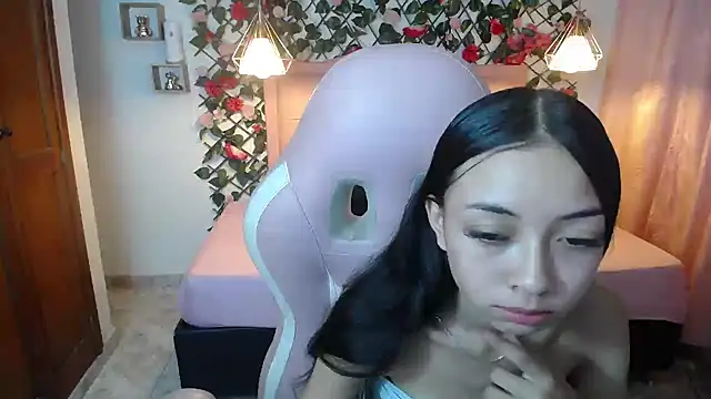 Snapshot of NathaliaSweet_11 chatting on 12.19.24 NathaliaSweet 11 online show from 12.19.24