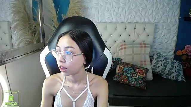 Snapshot of NathaliaSweet_11 chatting on 12.17.25 NathaliaSweet 11 online show from 12.17.25