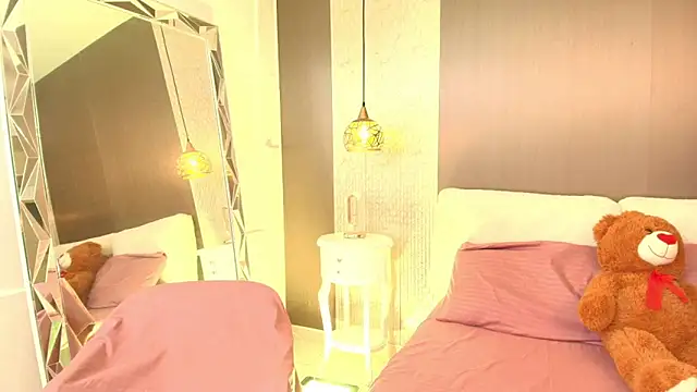 Snapshot of DannaDooll99 chatting on 09.26.25 DannaDooll99 online show from 09.26.25