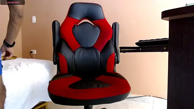 karlgiles  online show from 02.23.25