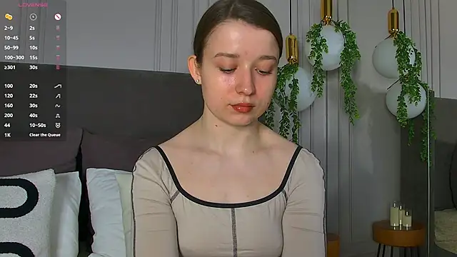 Snapshot of MichelleHaynes chatting on 03.18.25 MichelleHaynes online show from 03.18.25