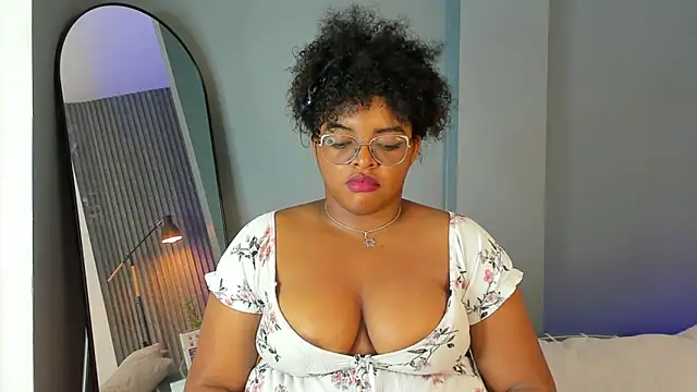 Snapshot of conielaurenth chatting on 01.31.25 conielaurenth online show from 01.31.25