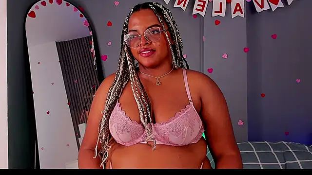 Snapshot of conielaurenth chatting on 02.13.25 conielaurenth online show from 02.13.25