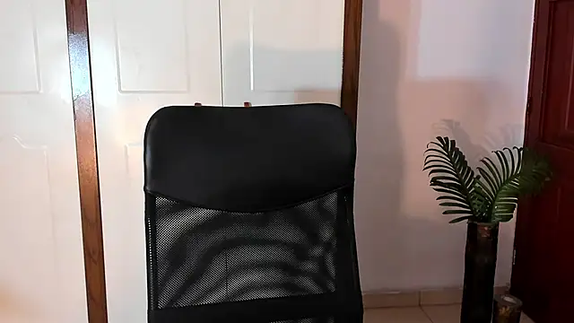 Snapshot of conielaurenth chatting on 09.23.25 conielaurenth online show from 09.23.25