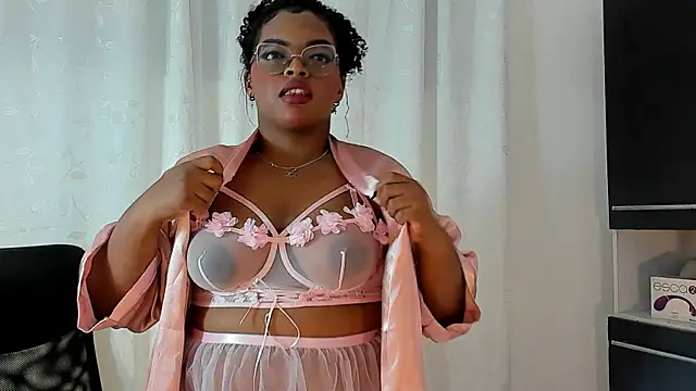 Snapshot of conielaurenth chatting on 12.03.25 conielaurenth online show from 12.03.25