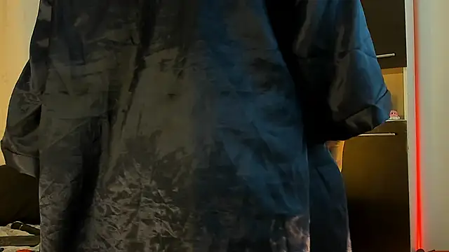 Snapshot of conielaurenth chatting on 12.18.25 conielaurenth online show from 12.18.25