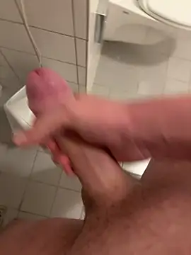 Snapshot of romanhrdcore chatting on 02.18.25 romanhrdcore online show from 02.18.25